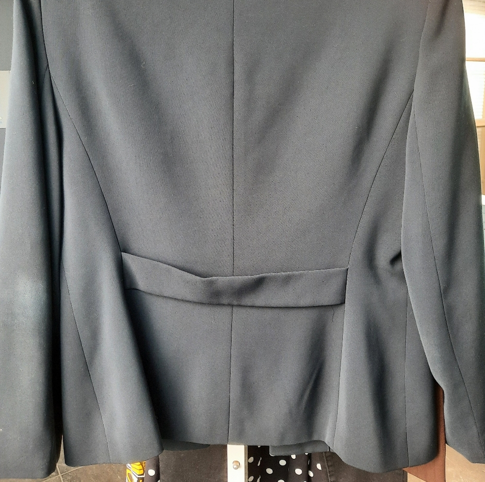 Blazer - Picture 6 of 6